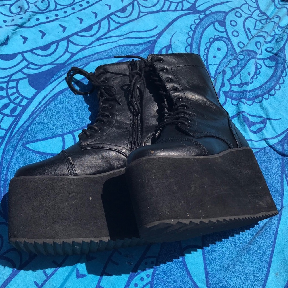 YRU TANQ PLATFORM